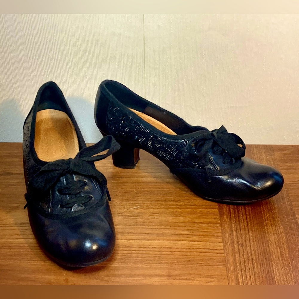 Black Chie Mihara real leather mid heel Oxfords size EU 41 / US 10.5